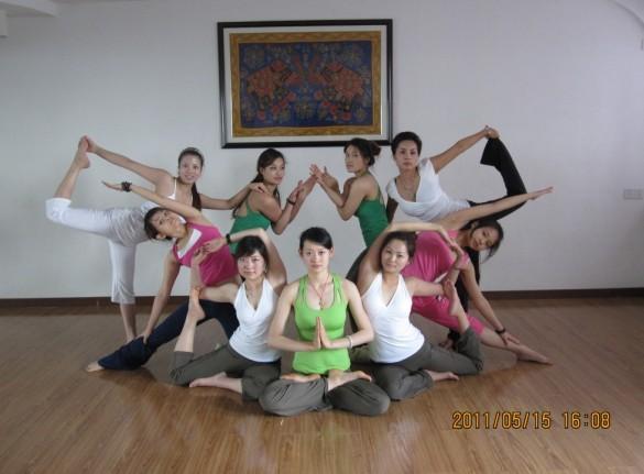5月综合瑜伽班学员们毕业照